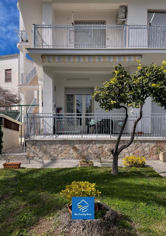 The Family Nest - Casa Eva Lägenhet Manfredonia Exteriör bild