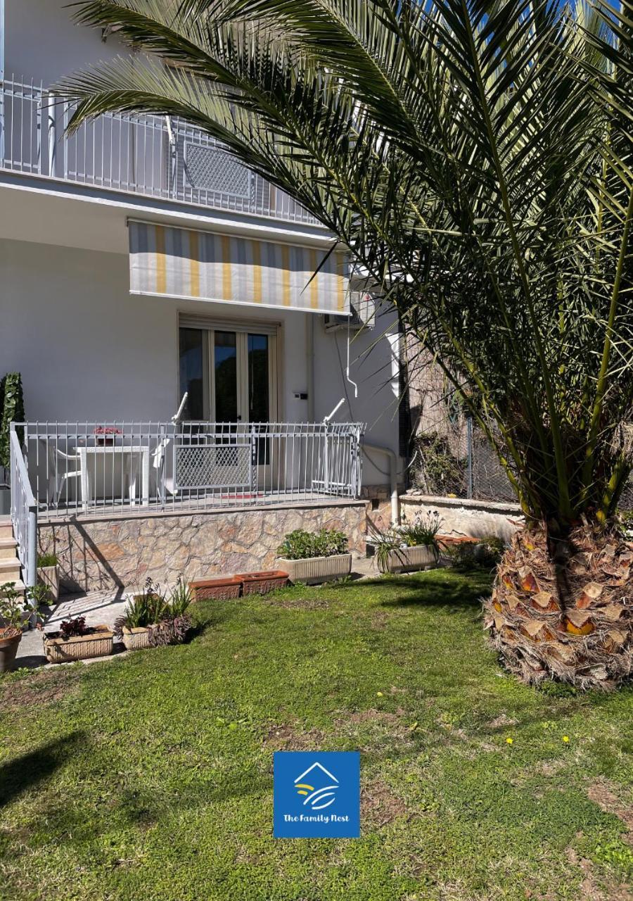 The Family Nest - Casa Eva Lägenhet Manfredonia Rum bild